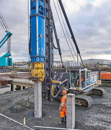 Piling Crane Image 1